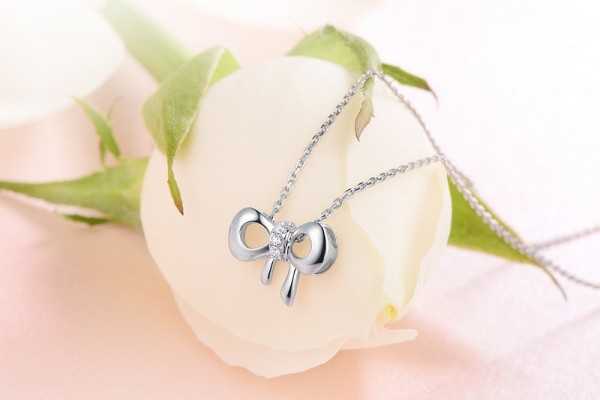 5克拉钻戒有多大呢,以圆形的钻石来说0.5克拉的直径是5.