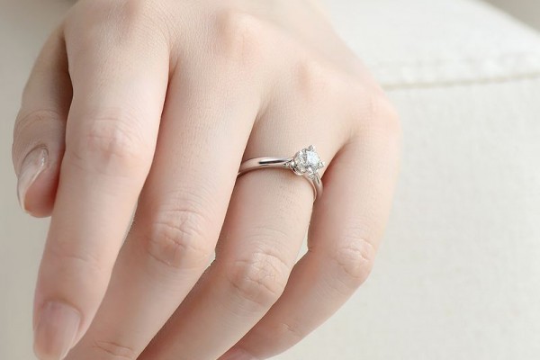 伟德bv1946官网章子怡富豪前男友Vivi现状：光头白胡子像80岁分手15年依然潇洒